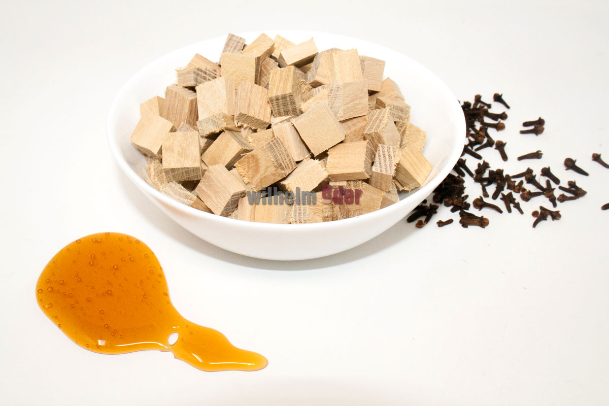 Cubes made of acacia wood