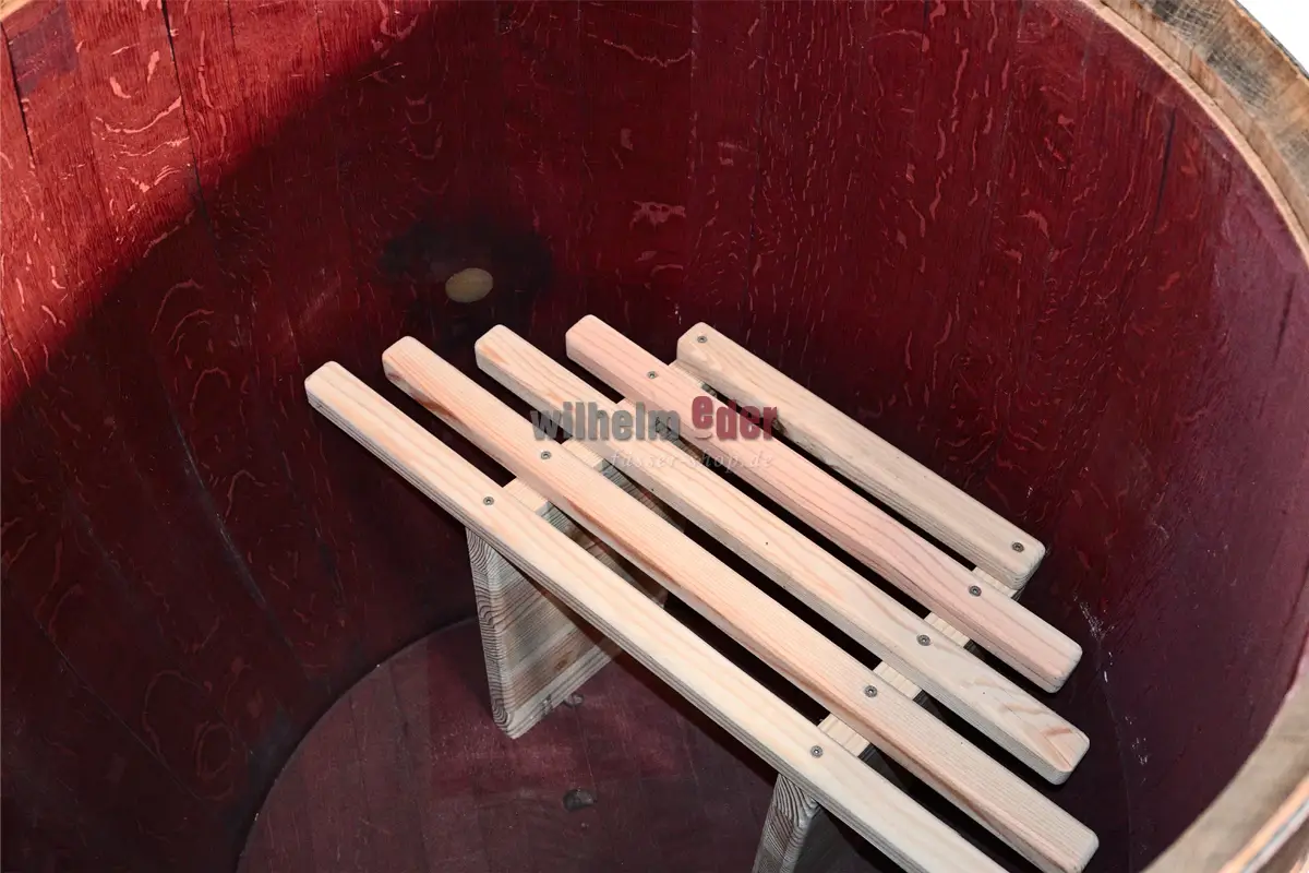 Badefass_set_mit_treppe_aud-Sitz_eisbaden_regentonne_1