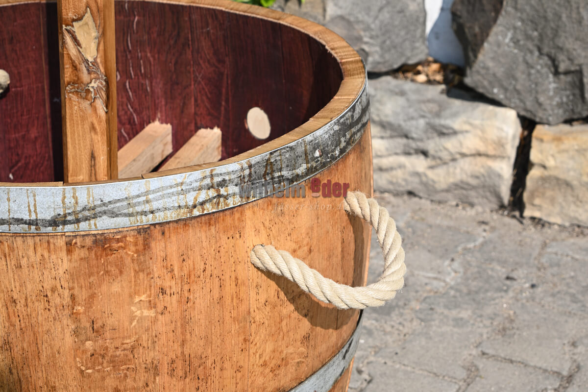 blumenkuebel_weinrebe_weinfass_2